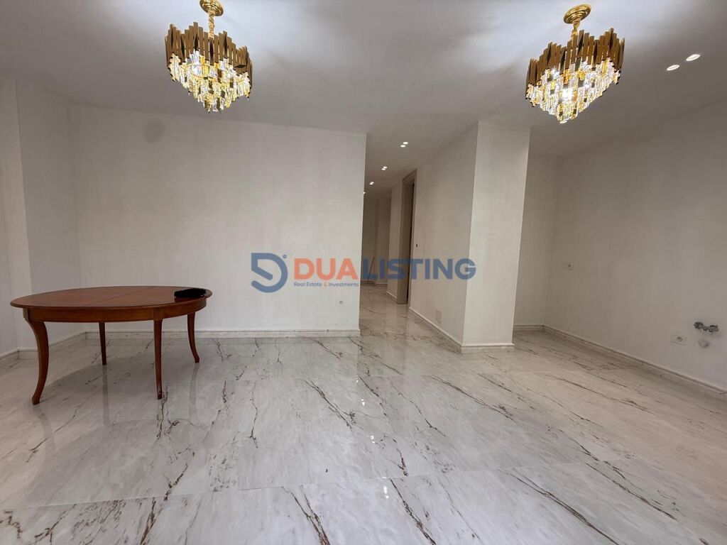 🏢 Ambiente Lussuoso per Uffici in Affitto 📍 Lago Secco, vicino a Radisson
