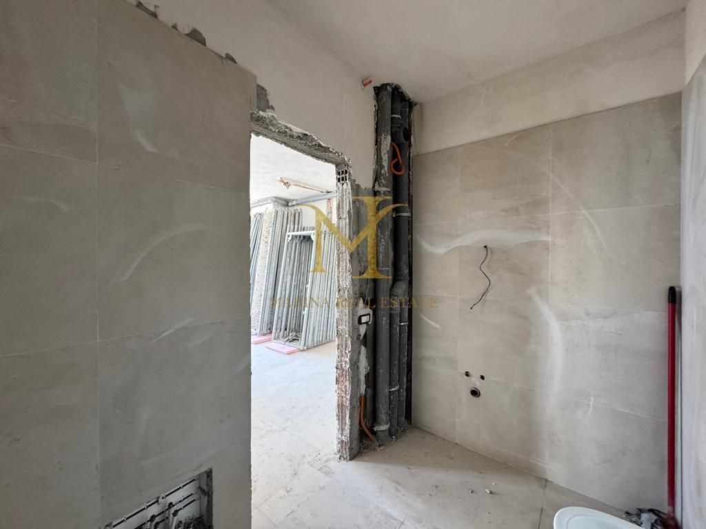 Shitet apartament në zonën Golem, tipologji 2+1. Pallati i ri, me pamje nga deti