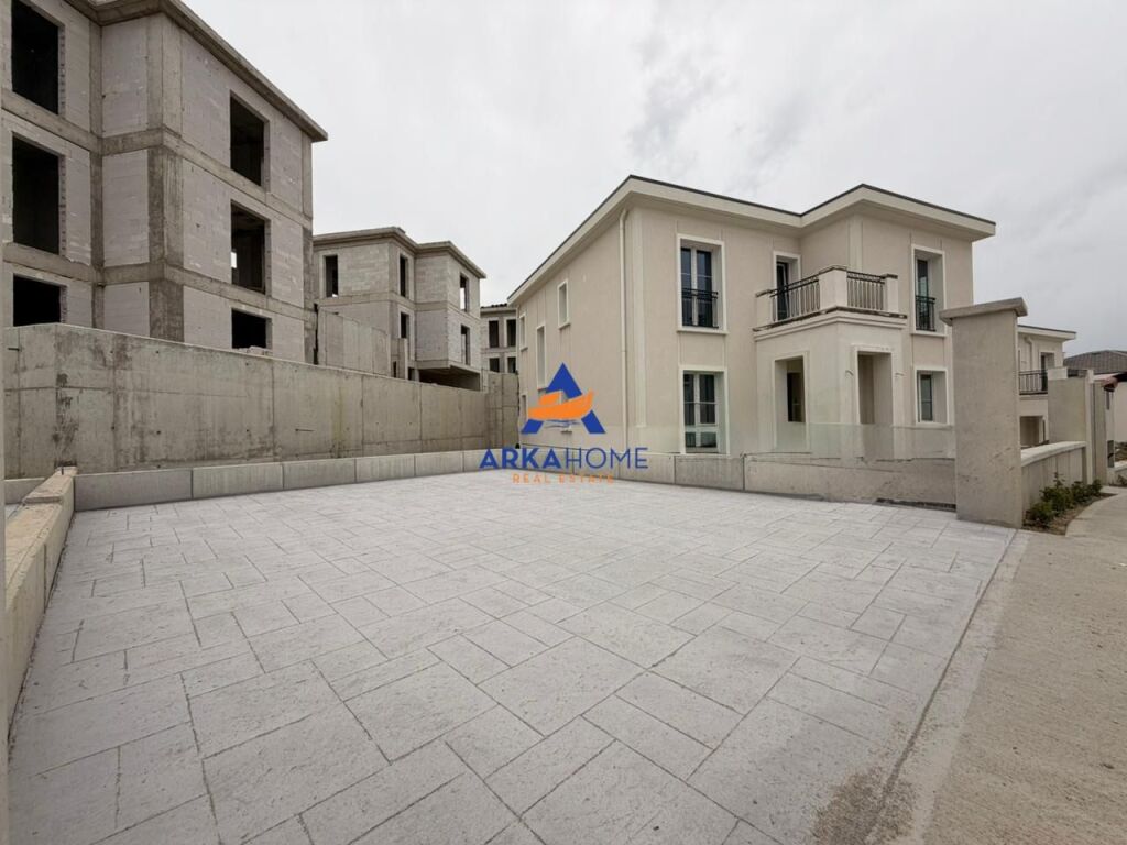VILLA SUPER IN VENDITA "A ROLLING HILLS LAGO" 890.000 EURO