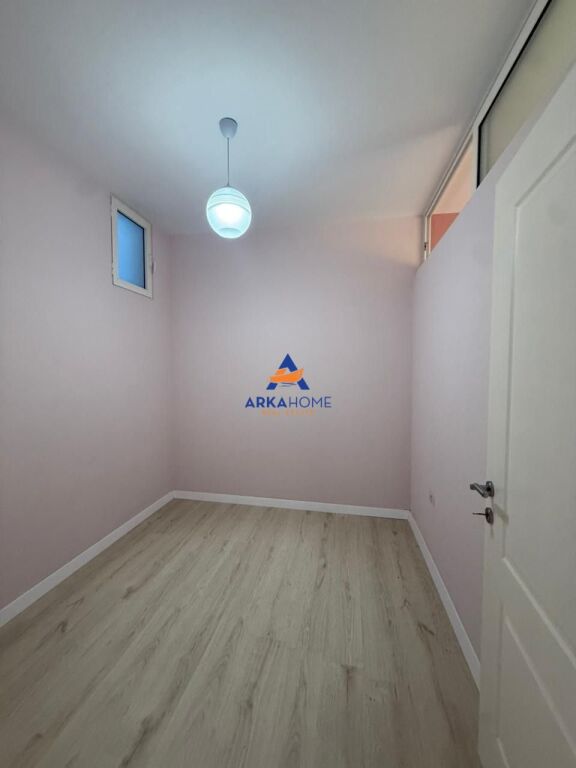 VILLA IN VENDITA CON 6 APPARTAMENTI "PRESSO L'EX PIAZZALE AQUILA" 700.000 EURO (TRATTABILE)