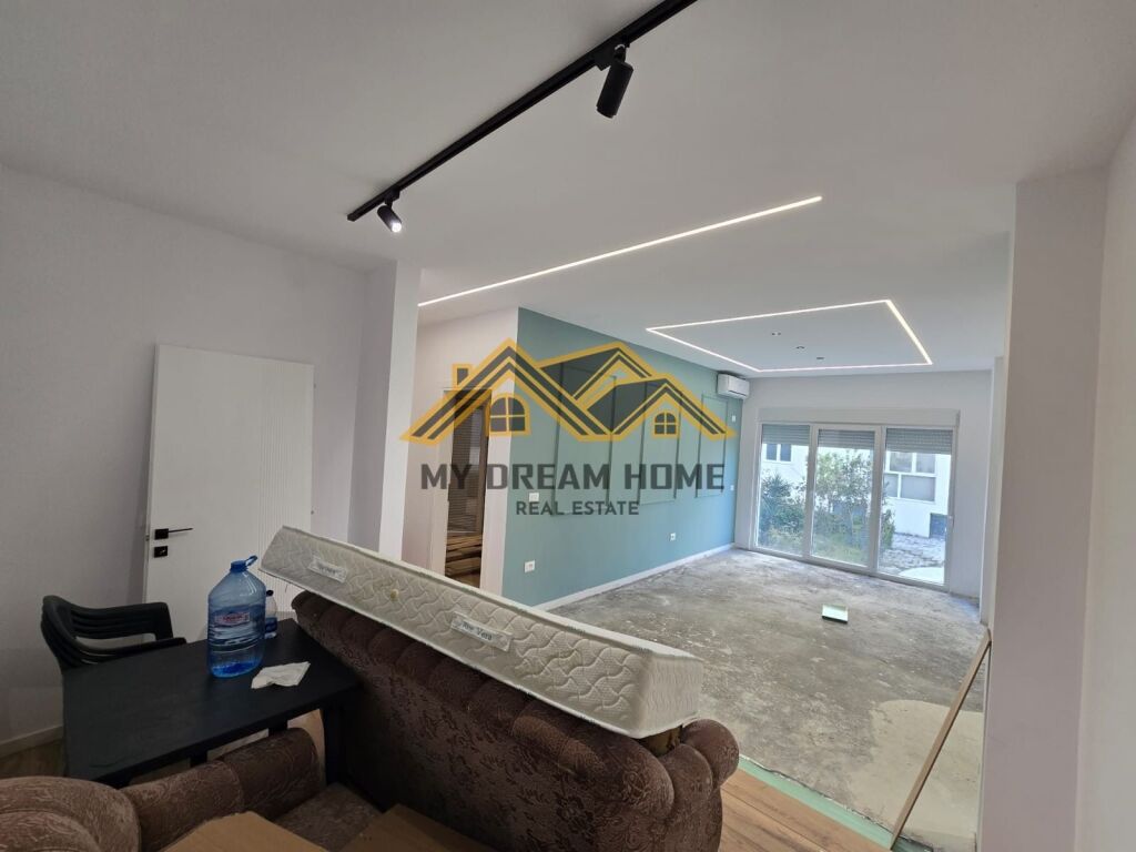 Apartament 2+1+2 Për Shitje në Golem!