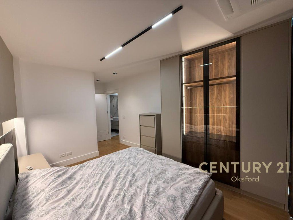 AFFITTO APPARTAMENTO DI LUSSO POSTO AUTO PRESSO RESIDENZA LAKE VIEW! 2.300 € /Mese