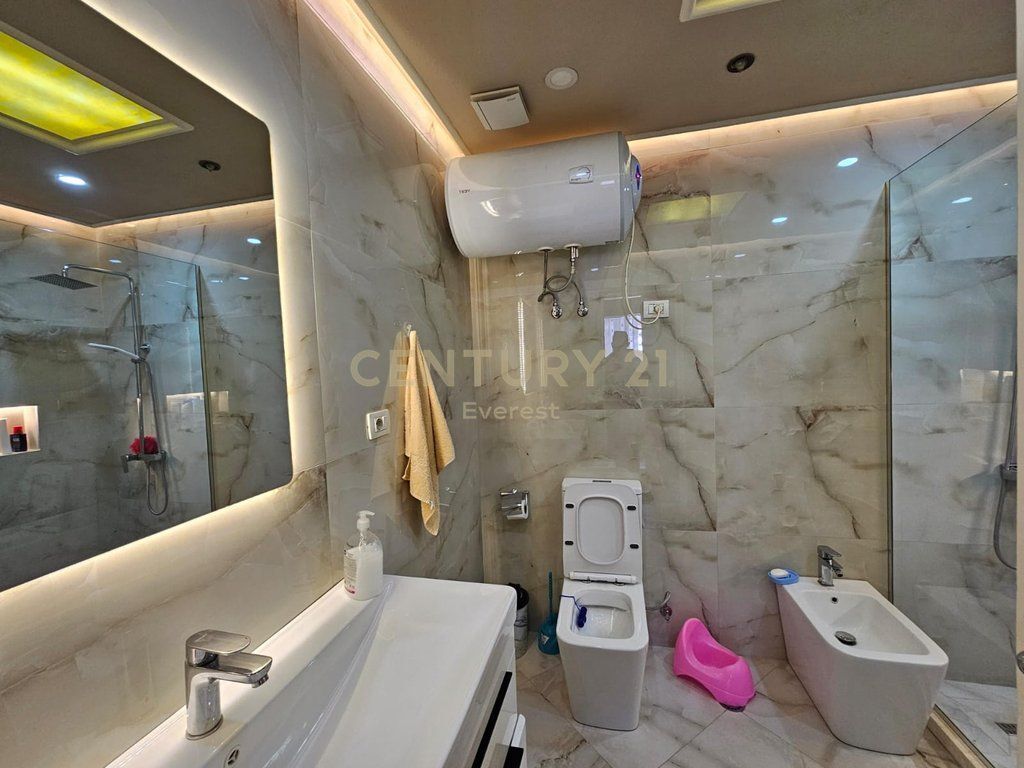 Astir, Shesim apartament 3+1+2 Me Shume Drite!! 218,000 €