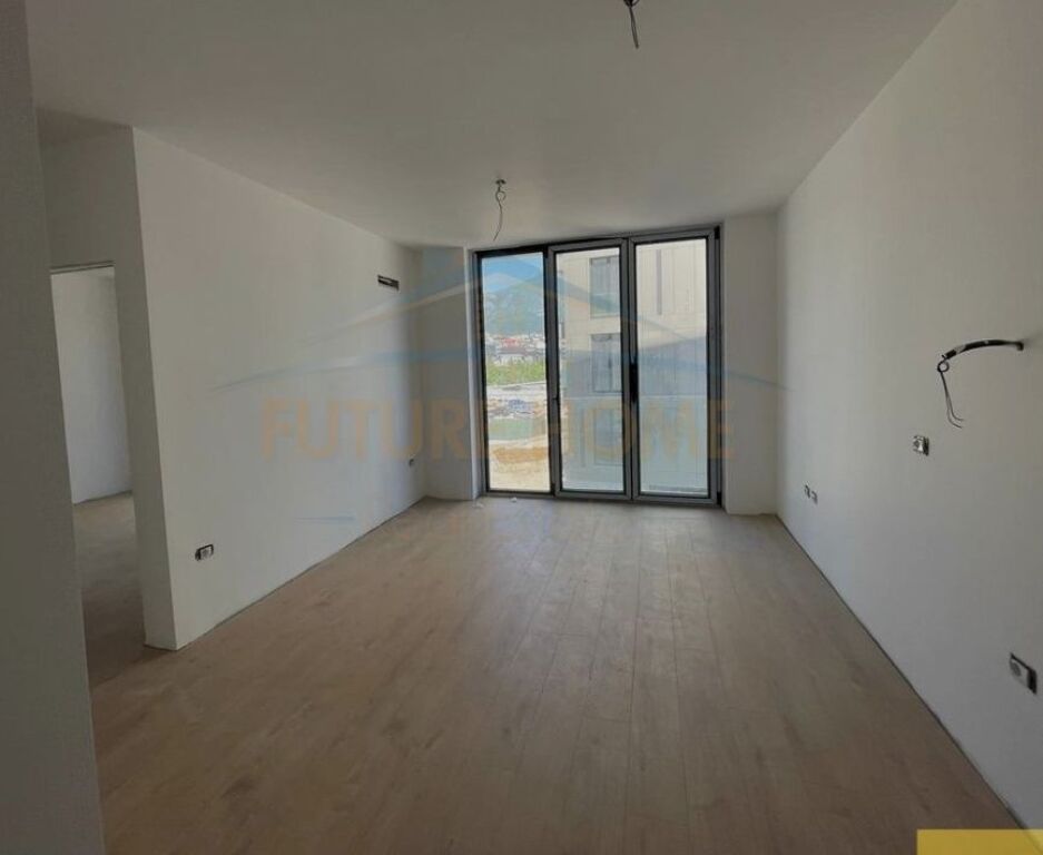 Shitet, Apartament 1+1, ''Golden Gate Residence'', Ali Demi.