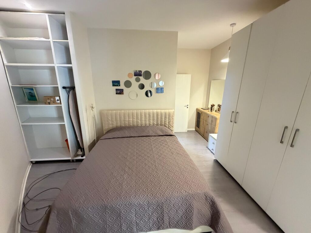 Furnished 1+1 apartment for rent  📍 Location: Elbasan Street, Pjetër Budi Street 🏢 Floor: 1 📐 Area: 60 m²  The apartment is furnished and ready for living, suitable for individuals or couples. It is located in an accessible and quiet area.  💶 Price: 600 euros/month  📞 For more information or a visit, contact us!