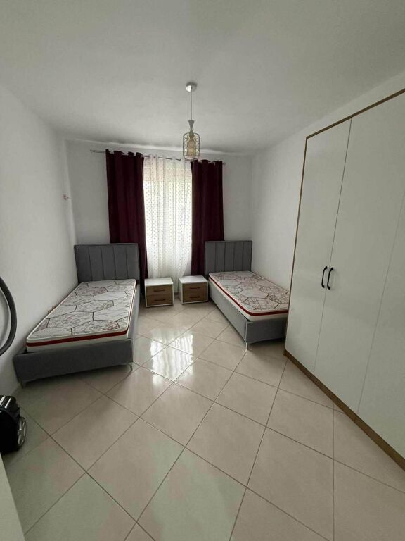 🏡 Appartamento 2+1+2 + garage in affitto 🚗🚗📍 Posizione: Complesso Fratari, Astir💰 Affitto: 50.000 lek/mese
