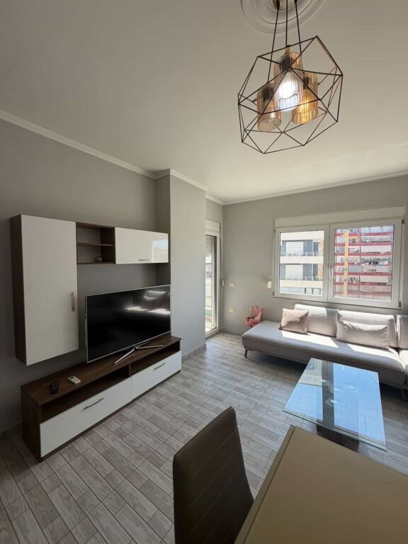 Apartamwnt 2+1 per qera ne astir !