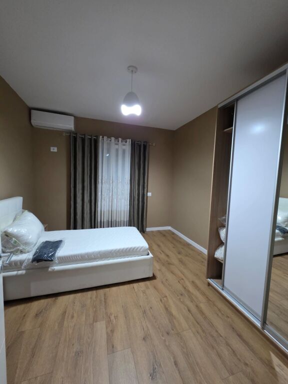 Apartament me qera
