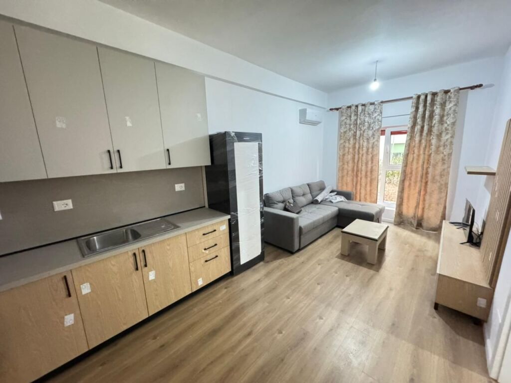 🏠 Jepet me qira apartament 1+1  📍 Adresa: Ali Demi, Kompleksi Kadiu💶 Çmimi: 40,000 lekë/muaj