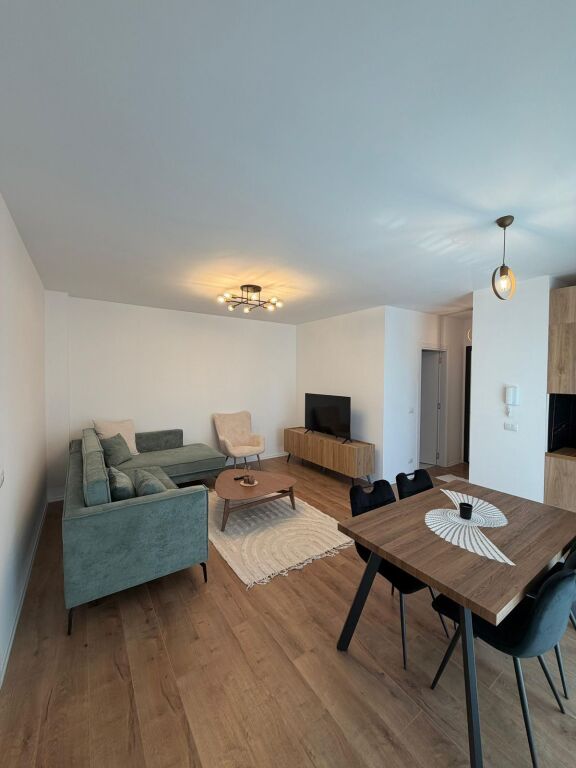 📣 AFFITTO Appartamento 2+1+2 📍 Vicino Casa Italia ✨  🏢 Nuova Costruzione 🪜 5° Piano (Con Ascensore) 🛋️ Arredato Con Condizioni Moderne ✅ Mai Abitato Prima  💶 Prezzo 65.000 leke