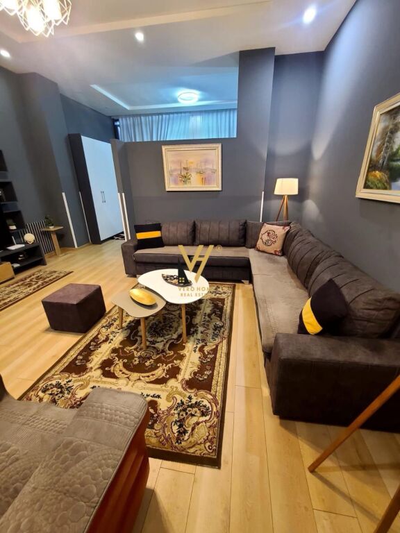 JEPET APARTAMENT 1+1+BLK ME QERA TEK RRUGA PETI 55.000 LEKE