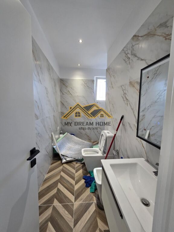 Apartament 2+1+2 Për Shitje në Golem!