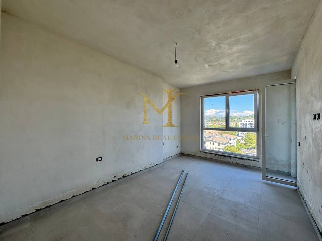 Shitet apartament në zonën Golem, tipologji 2+1. Pallati i ri, me pamje nga deti