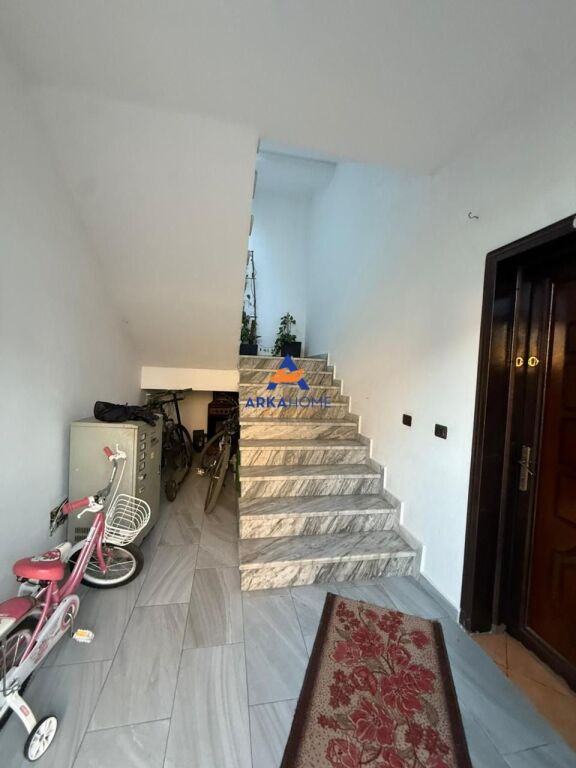 VILLA IN VENDITA CON 6 APPARTAMENTI "PRESSO L'EX PIAZZALE AQUILA" 700.000 EURO (TRATTABILE)
