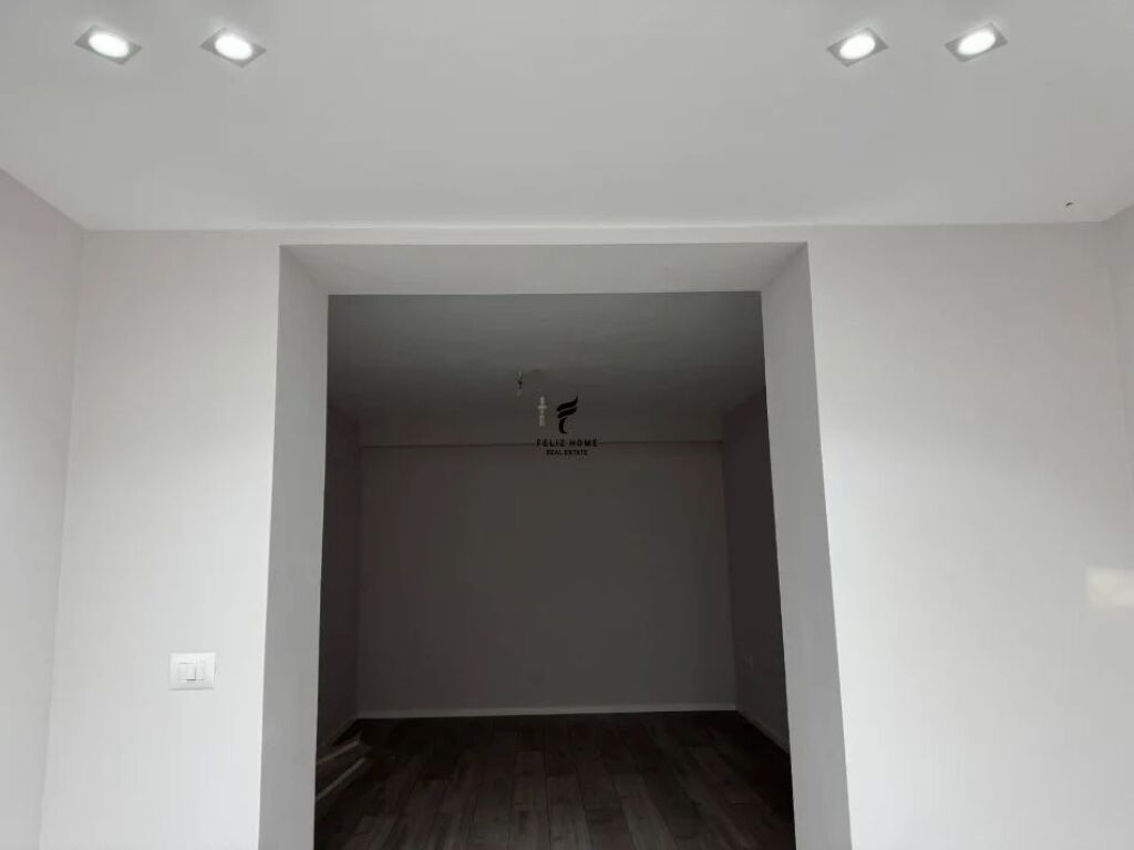 LOCALE COMMERCIALE IN AFFITTO 73M2 STRADA DI ELBASAN 1.500 EURO FH-71992
