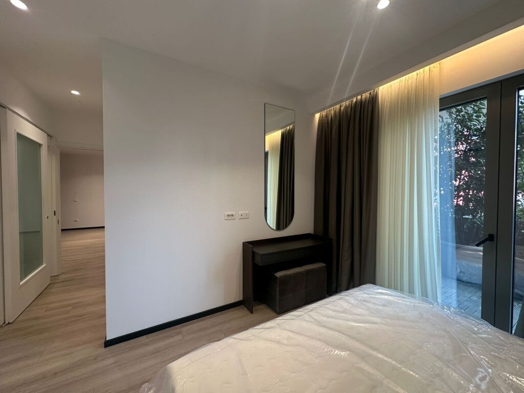 Appartamento moderno 2+1+2 in affitto vicino a Lion Park, in una delle zone più richieste, molto vicino allo stadio Air Albania.
