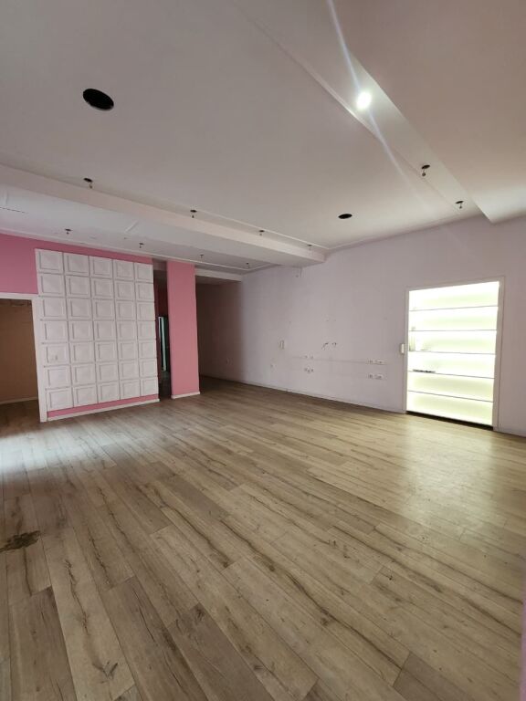 🏠 Ufficio in affitto. 2° piano - 120m2 (📍Stadio Dinamo / Bllok )🔥Adiacente a Proper Pizza ✨️Posizione super || ✨️1300€ Netto / Mese 💶