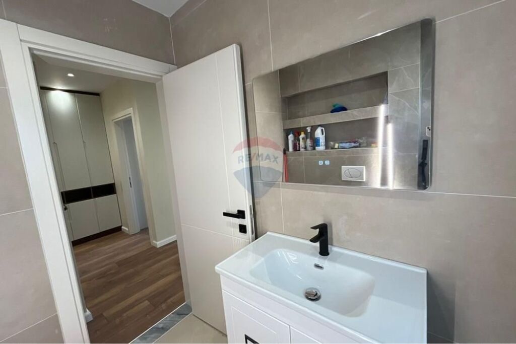 Shitet apartament 1+1 te Mine Peza, shume prane qendres se Tiranes!