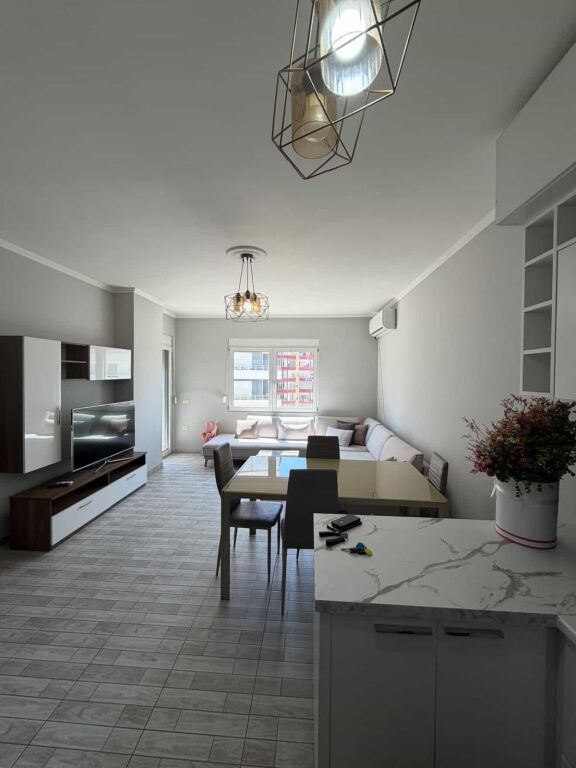 Apartamwnt 2+1 per qera ne astir !
