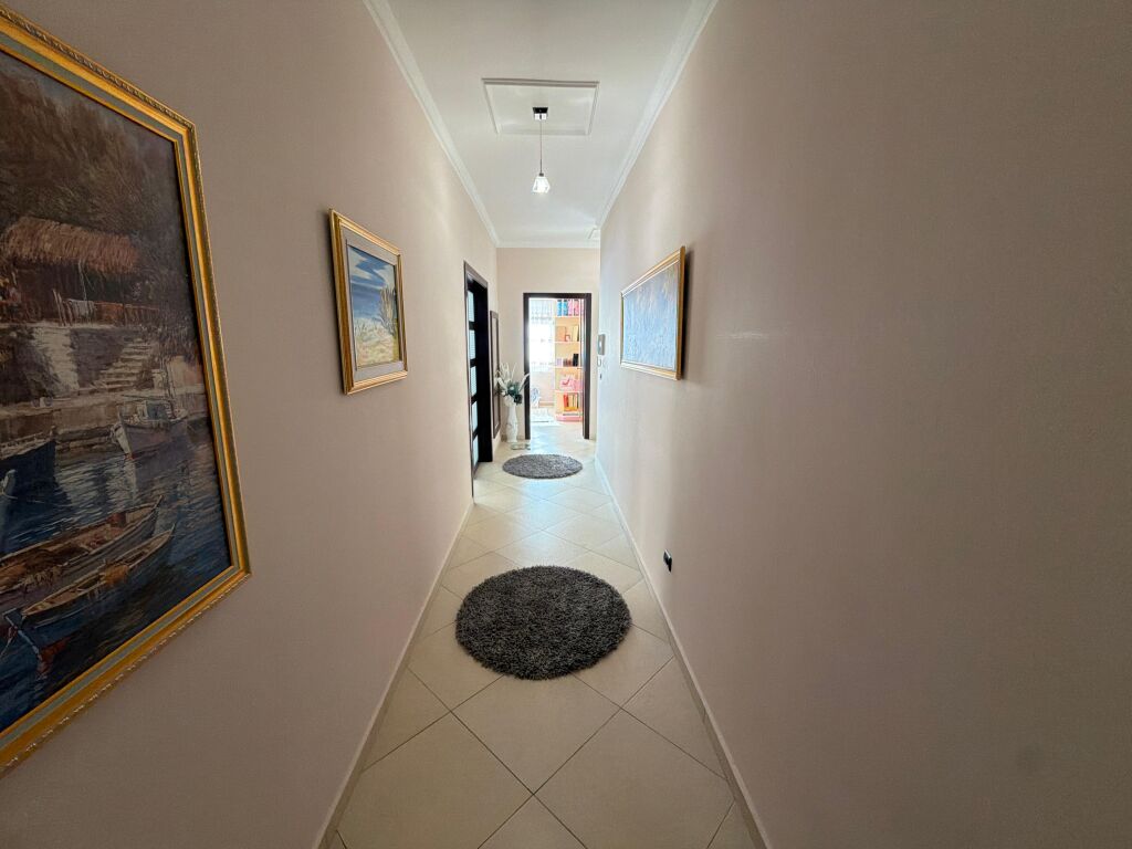 Appartamento 3+1 in vendita in Via Cipaj Vlore (Gjergj Arianiti)