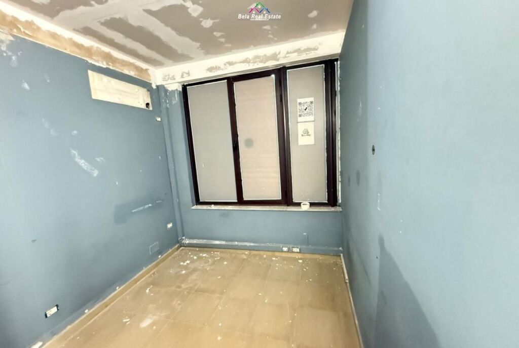Zyre Me Qera Tek Farmacia 10 (ID BZ2637) Tirane.