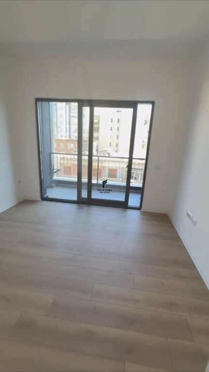 ZYRE ME QERA 60M2 PAZARI I RI 75.000 LEKE FH-71965