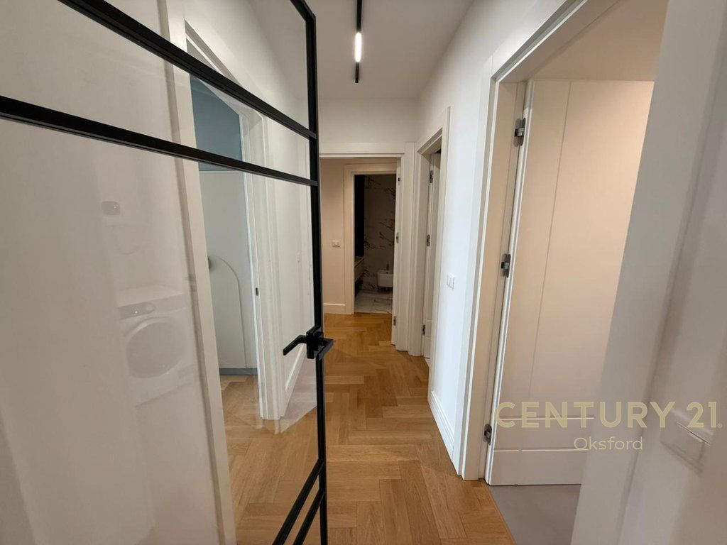AFFITTO APPARTAMENTO DI LUSSO POSTO AUTO PRESSO RESIDENZA LAKE VIEW! 2.300 € /Mese