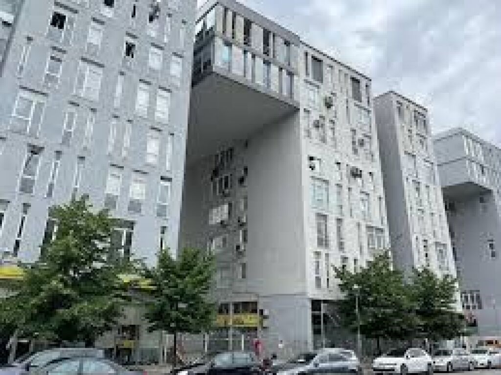 Business premises of 89 m² for rent in the Paris Municipality.