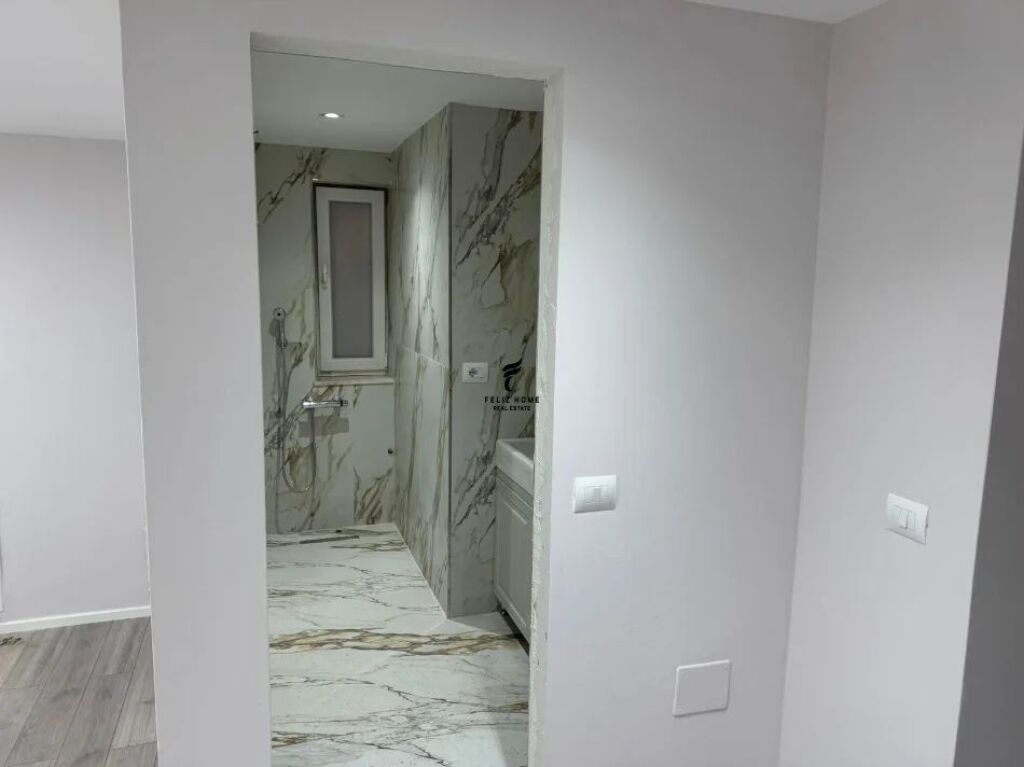LOCALE COMMERCIALE IN AFFITTO 73M2 STRADA DI ELBASAN 1.500 EURO FH-71992