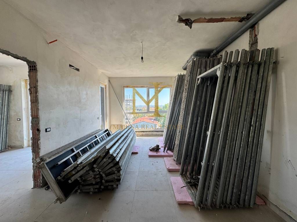 Shitet apartament në zonën Golem, tipologji 2+1. Pallati i ri, me pamje nga deti