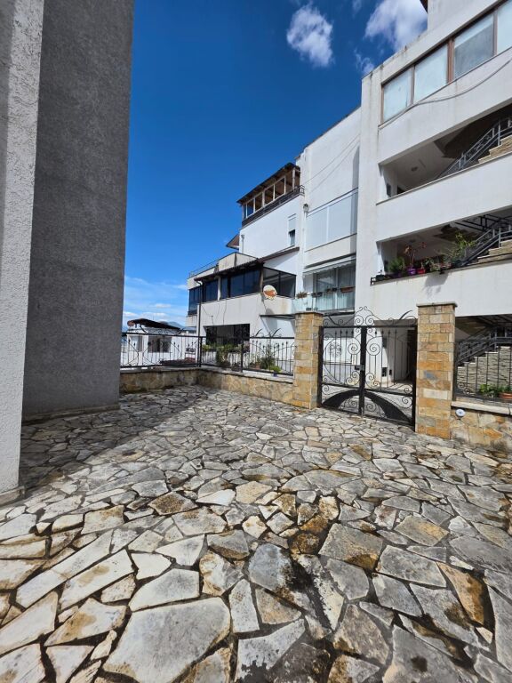 Apartament me qera