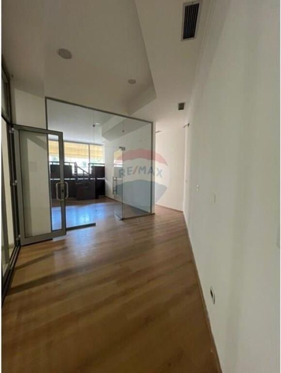 Zyrë - Për Qira - Sheshi Skënderbej, Tiranë(ID: 530281057-80)