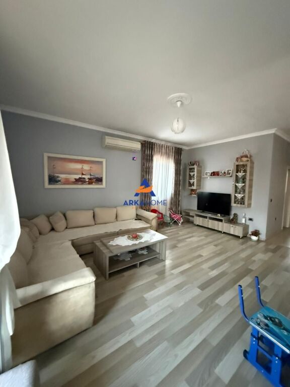 VILLA IN VENDITA CON 6 APPARTAMENTI "PRESSO L'EX PIAZZALE AQUILA" 700.000 EURO (TRATTABILE)