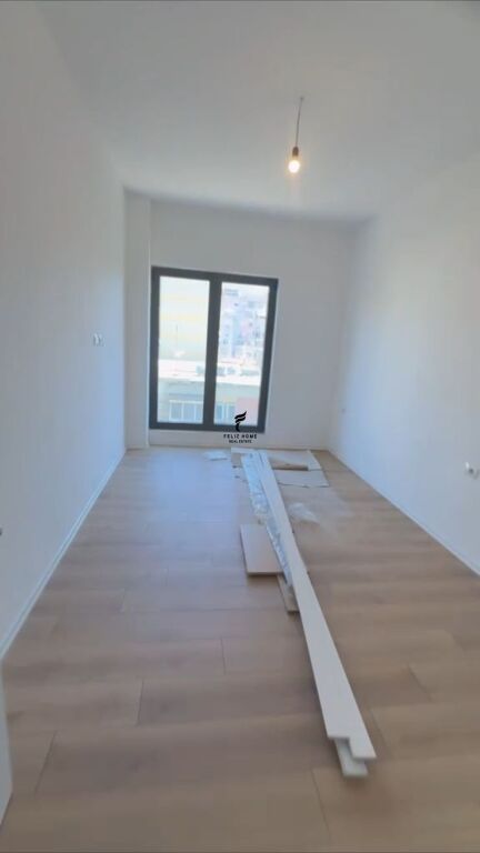 ZYRE ME QERA 60M2 PAZARI I RI 75.000 LEKE FH-71965