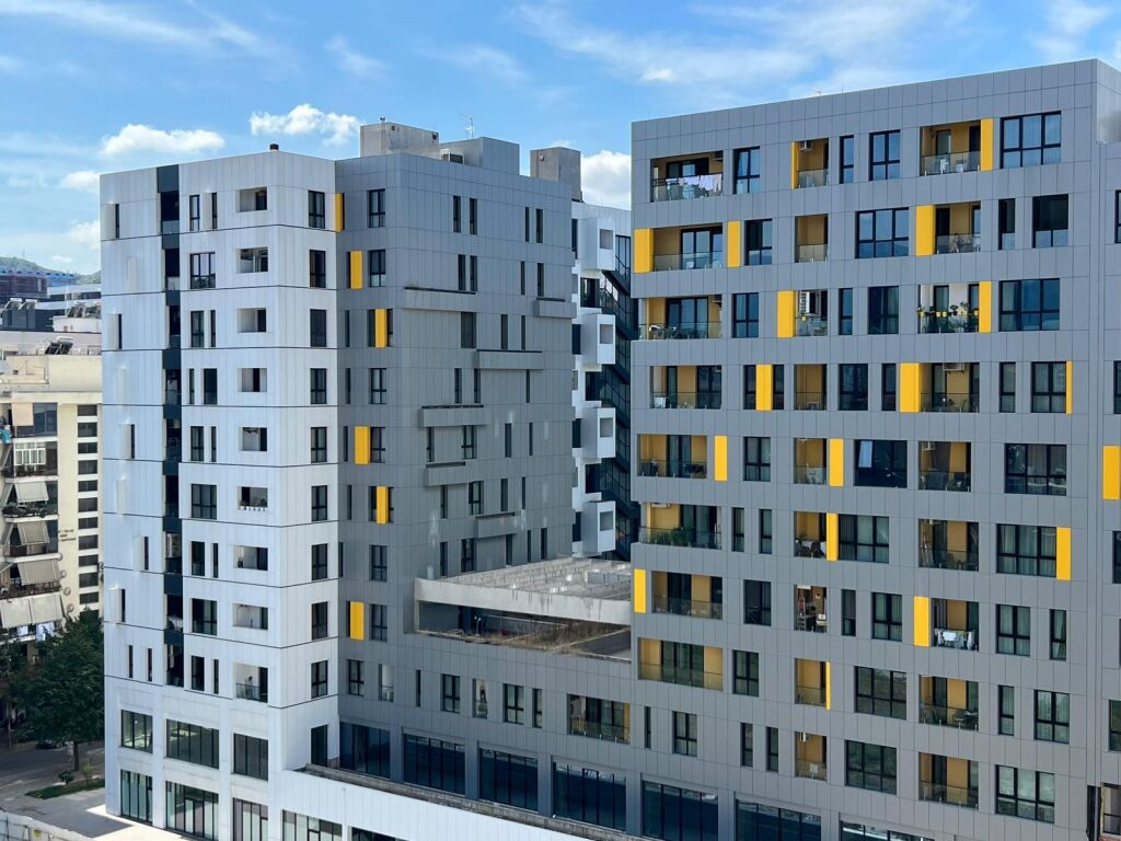 Japim me qira ambient per zyra , Square 21