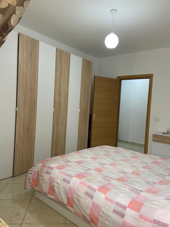 Astir, pallatet  Fratarit, jepet me qira apartament 1+1! 400 Euro