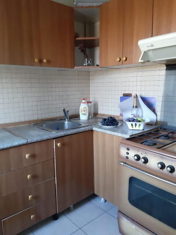 Apartament 1+1 me qera ne Ali Dem prane Kryegjyshates