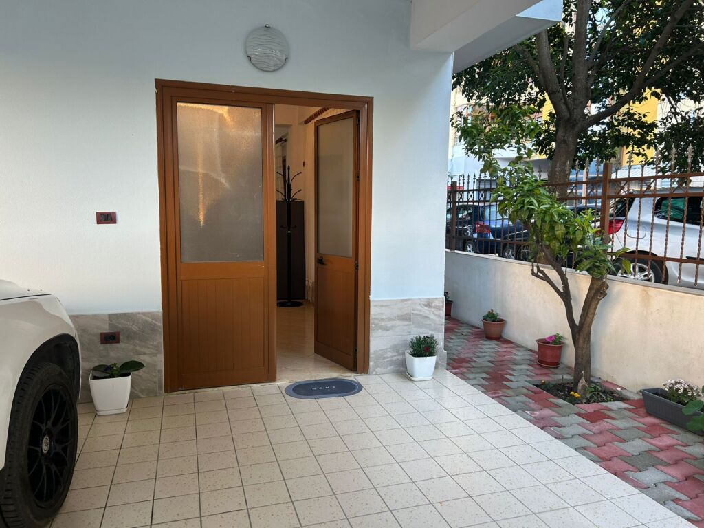 🏡 Jepet shtepi private me qera ne Kombinat
