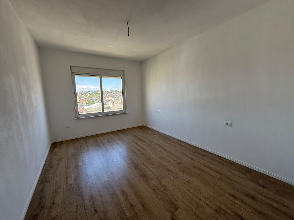 Shitet Apartament 1+1 Ne Plazh Hekurudha