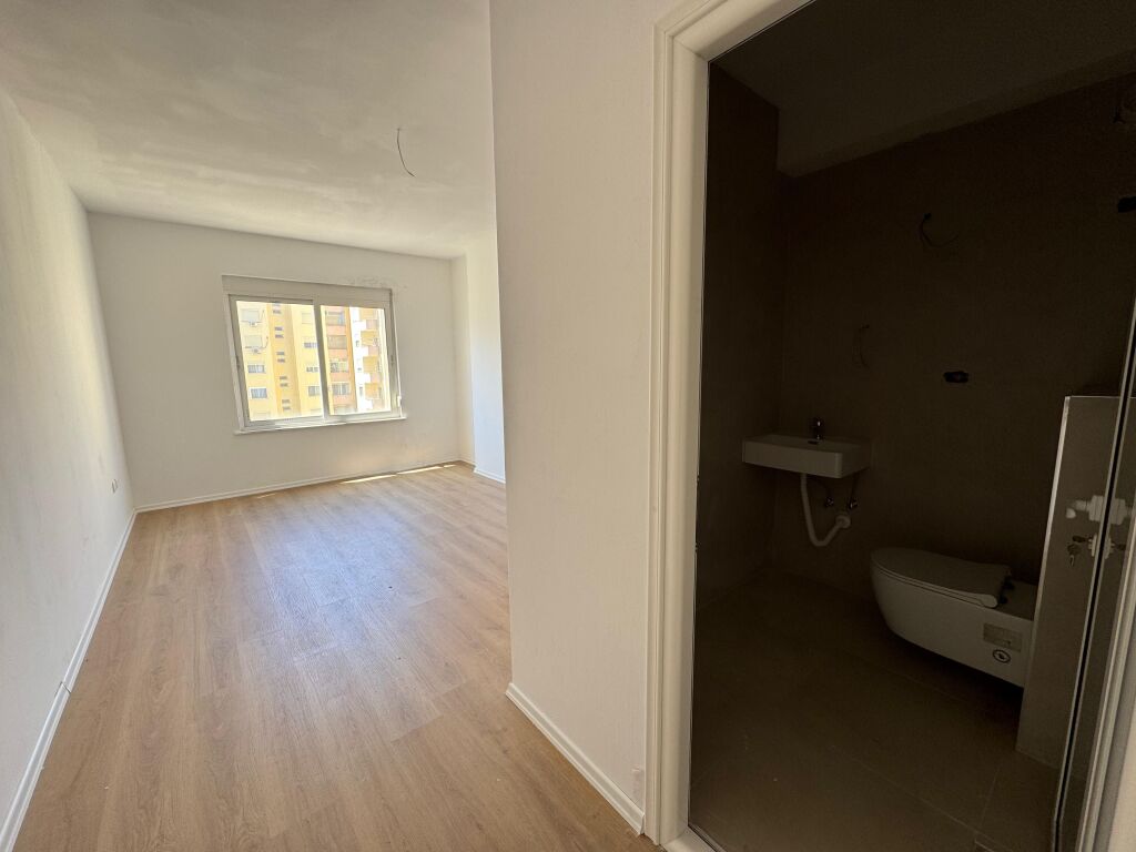 Shitet Apartament 2+1+2 Ne Plazh Hekurudha