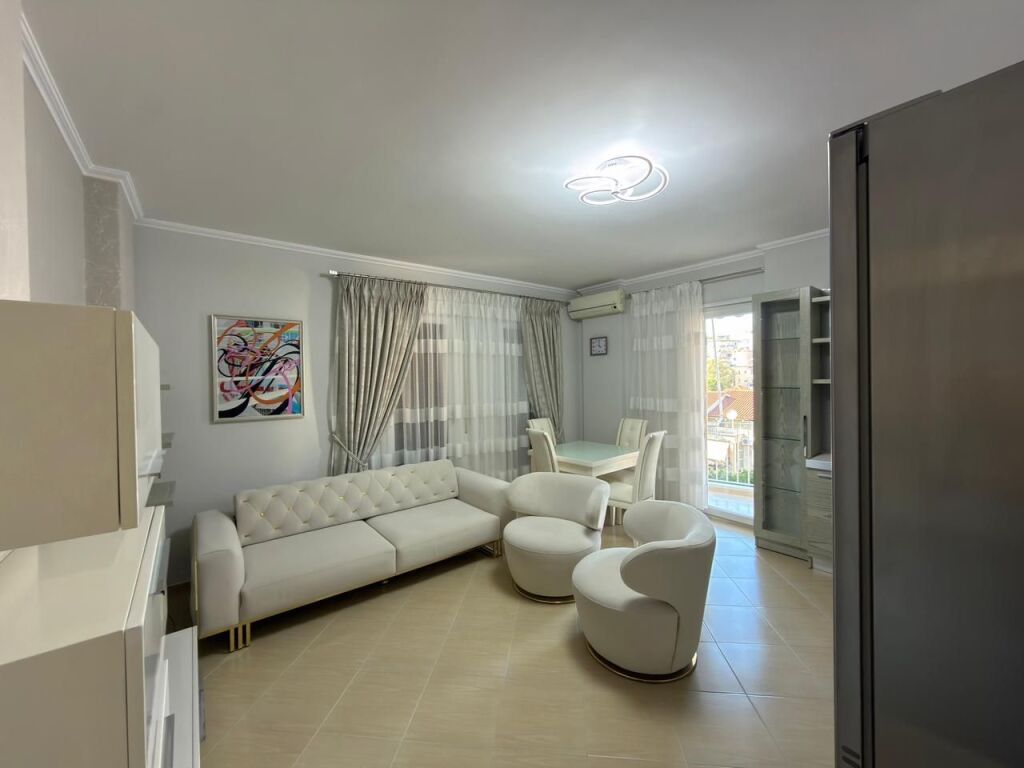 Jepet me qera apartament 1+1 me ballkon në zonën e 21 Dhjetorit. - Widok 5