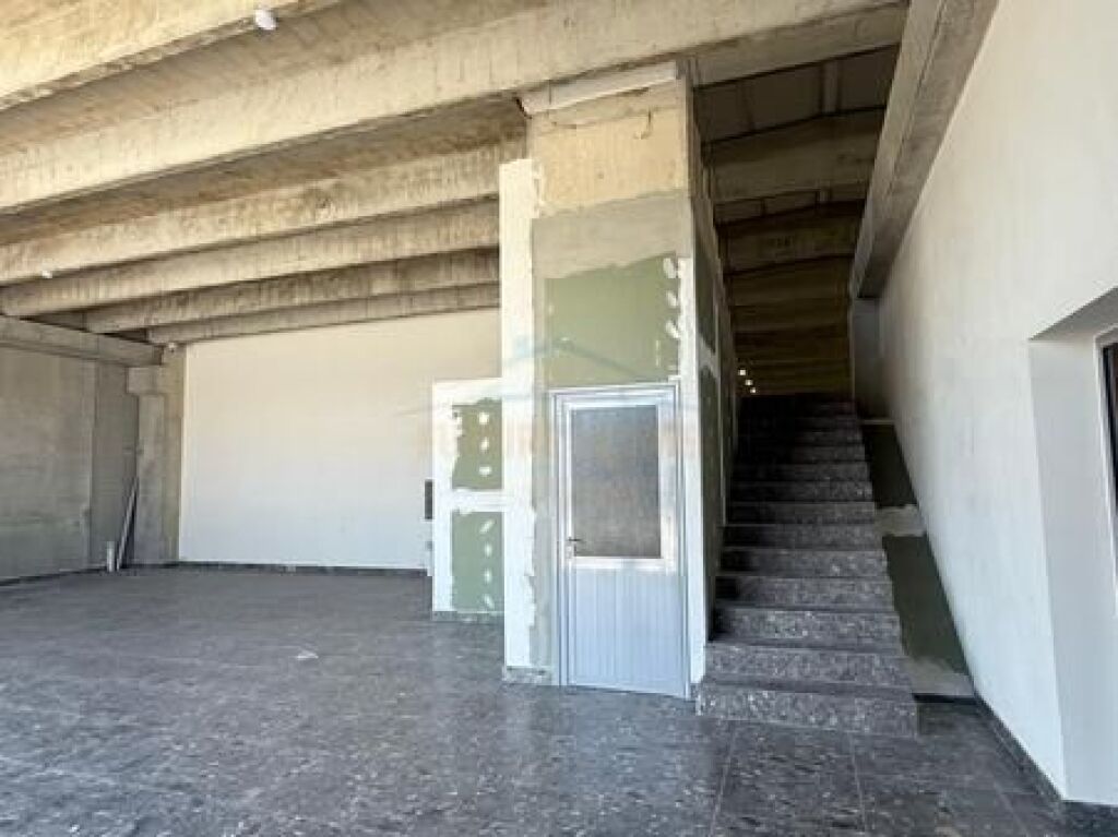 In vendita, capannone, Autostrada Vorë–Rinas.