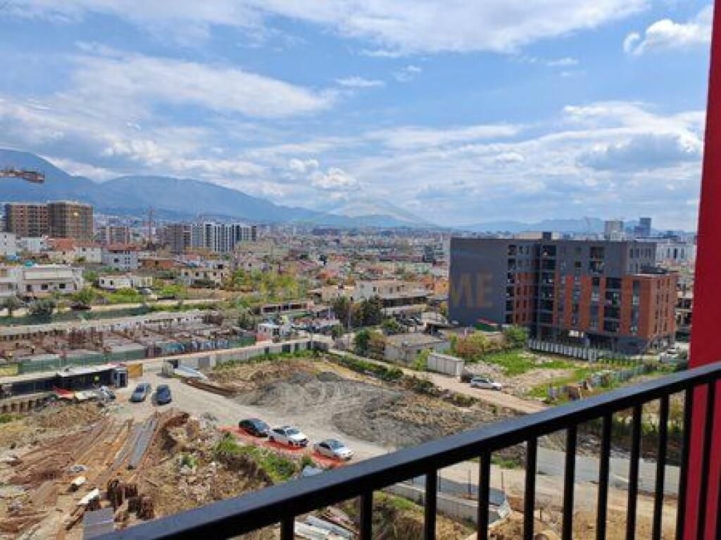 Shitet apartament 2+1+2 në Paskuqan,