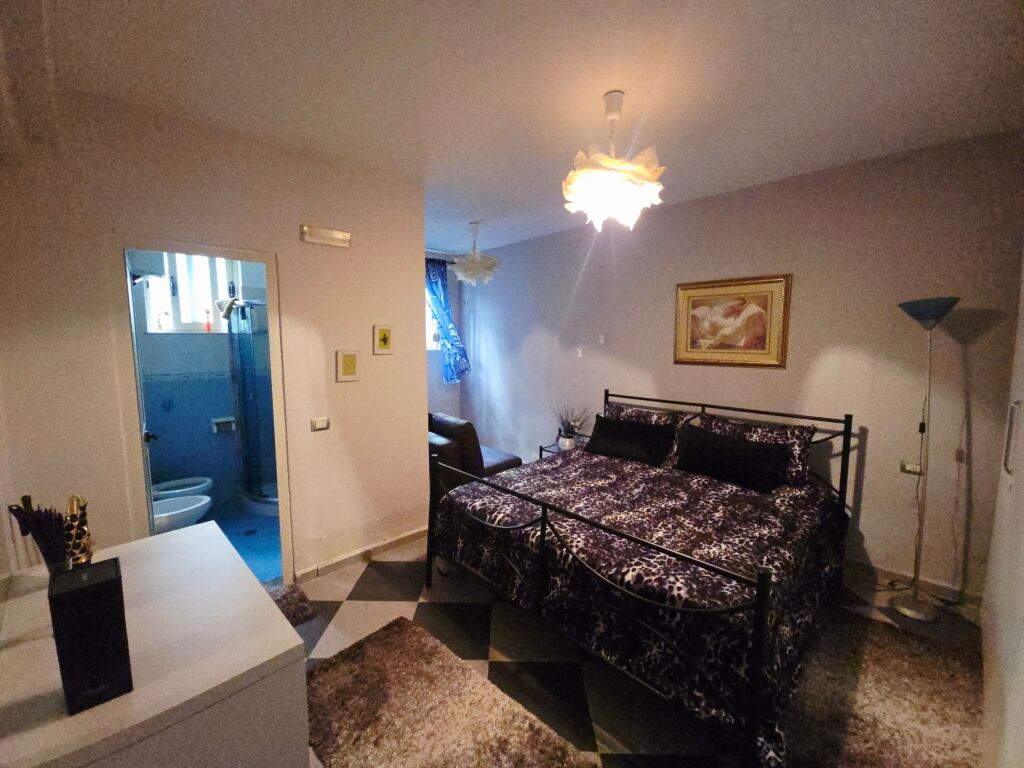 OKAZION SHITEN 2 APARTAMENTE 1+1+OBORR TEK SHKEMBI I KAVAJES