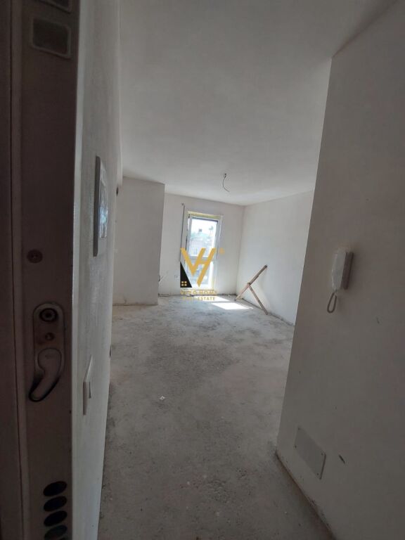 VENDESI APPARTAMENTO 2+1+2+BLK A XHAMLLIK 222.000 EURO