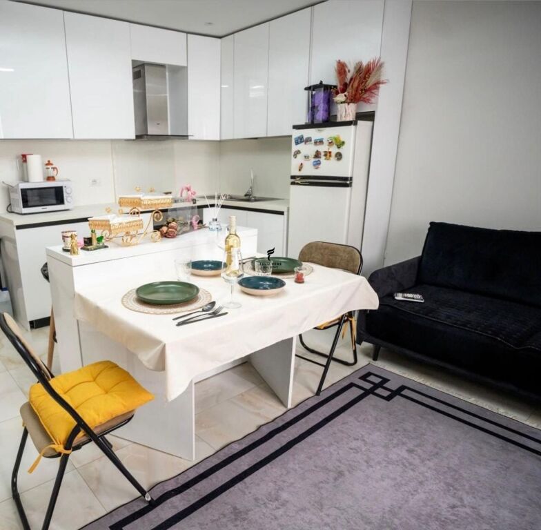 APARTAMENT ME QERA 1+1 21 DHJETORI 60.000 LEKE FH-72009