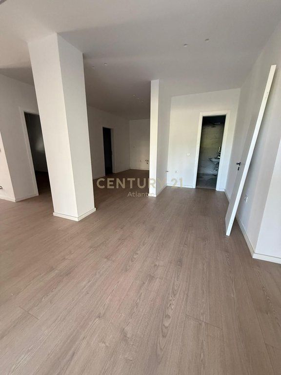 Hotel me 17 Apartamente në Shitje – Investim Ideal në Shkëmbi i Kavajës