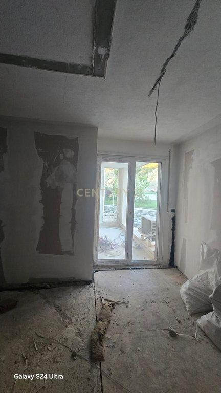SHITET DUPLEX NE VIJE TE PARE TEK SHKEMBI I KAVAJES