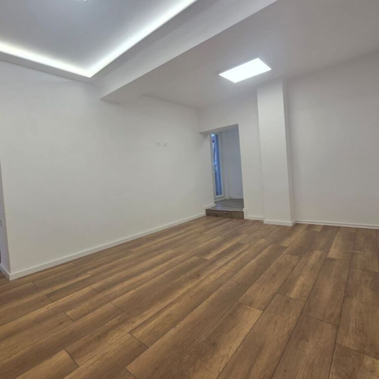 🏢 Ambient Zyre me Qira – përballë Maternitetit Koço Gliozheni ✨