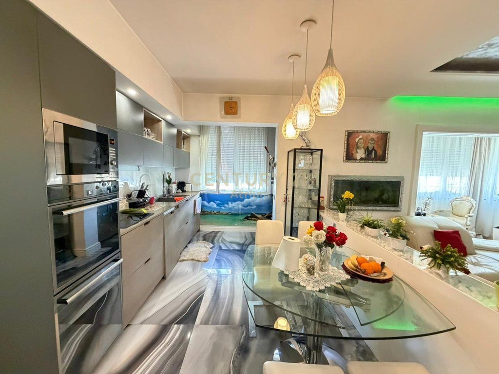 APPARTAMENTO 3+1+2+GARAGE IN VENDITA NEL COMUNE DI PARIGI